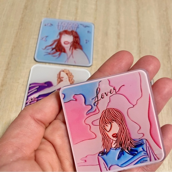 Taylor Swift Magnets Set of 4 - Picture 3 of 3